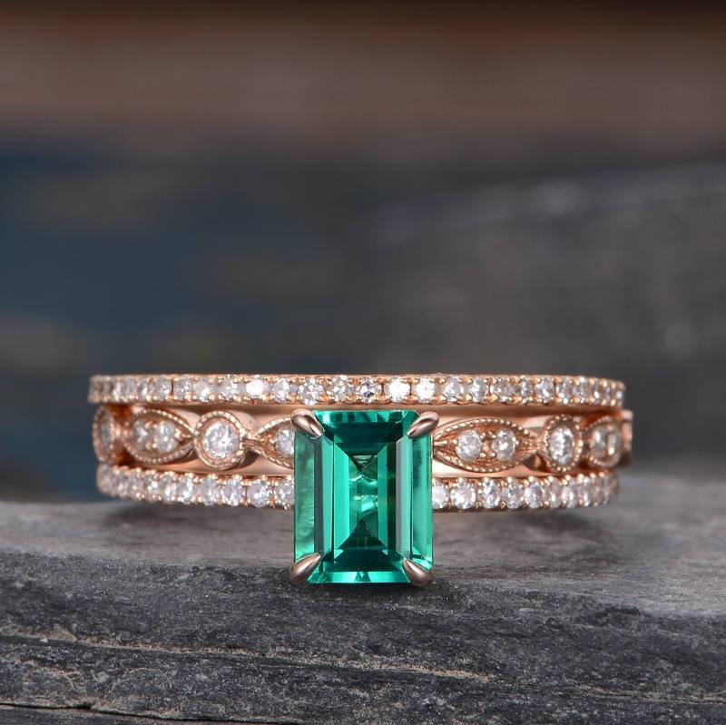Antik Verlobungsring Set Lab Smaragd Rosegold Stapelringe Trauringe Diamant Art Deco Pave Jahrestag Geschenk 3 Stück von SzekiStudio