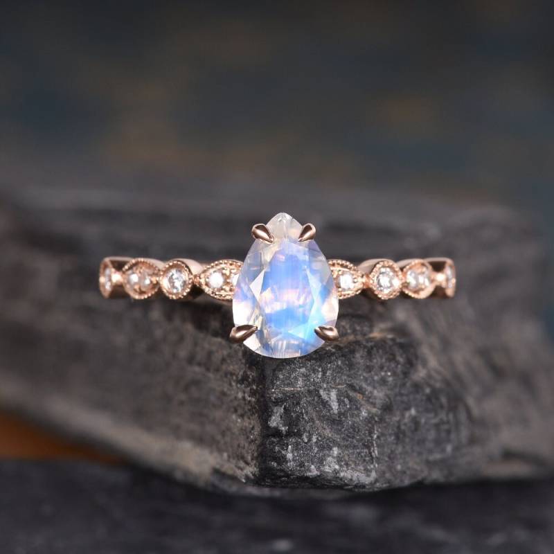 Art Deco Mondstein Verlobungsring Rose Gold Birne Form Juni Geburtsstein Braut Hochzeit Diamant Solitär Frauen Jahrestag Geschenk Für Sie von SzekiStudio