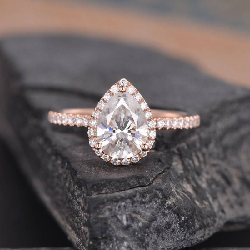 Birnenförmige Moissanite Verlobungsring Roségoldring Erbsenbrautdiamantring Halo-Frauenring-Jubiläumsgeschenk Für Frauen-Tropfen-Träne von SzekiStudio