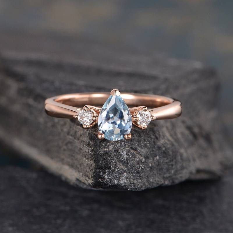 Drei Stein Aquamarin Verlobungsring Birne Form Rosegold 3 Braut Diamant Frauen Jahrestag Geschenk Tropfen Hochzeit Versprechen Ring von SzekiStudio