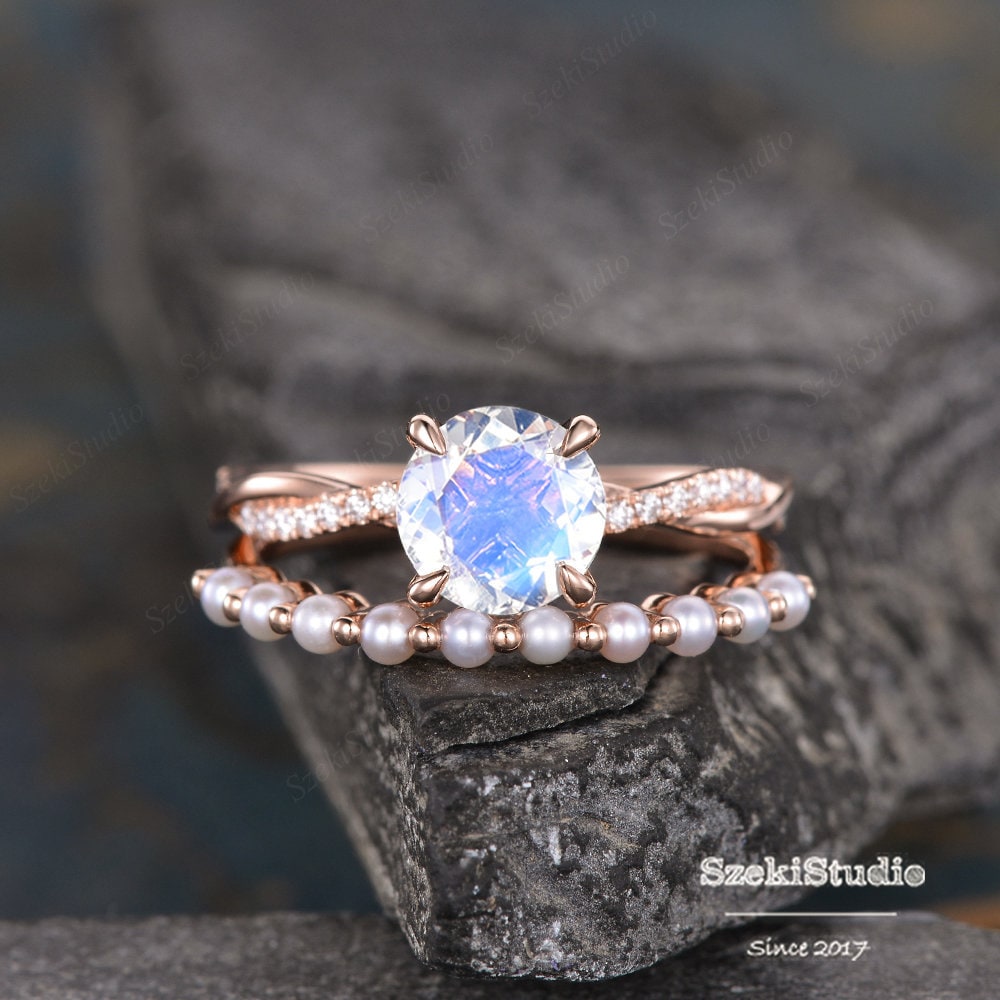 Infinity Mondstein Verlobungsring Rosegold Twist Solitär Ring Diamant Halbe Ewigkeit Braut Frau Versprechen 7mm Rund von SzekiStudio
