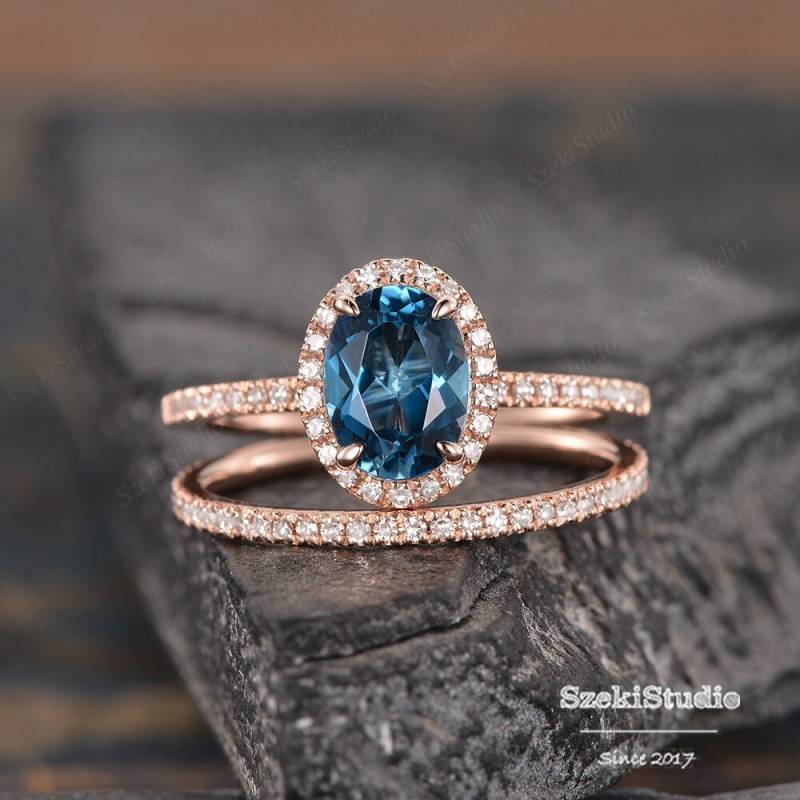 London Blautopas Verlobungsring Set Reihe Gold Braut Eternity Diamant Ehering Halo Oval Cut Frauen September Geburtsstein Jahrestag von SzekiStudio