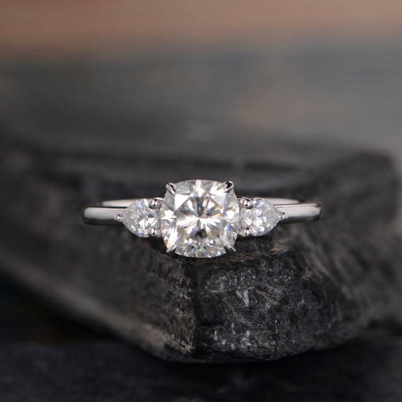 Kissen-Schliff Moissanite Verlobungsring Weißgold Birnenförmige Drei Stein 3 Versprechen Frauen Braut Hochzeit Jahrestag Geschenk Ewigkeit von SzekiStudio