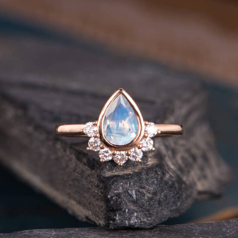 Mondstein Verlobungsring Birne Rosegold Ring Braut Diamant Halb Halo Bezel Set Frauen Antik Jahrestag Geschenk Tropfen Träne von SzekiStudio