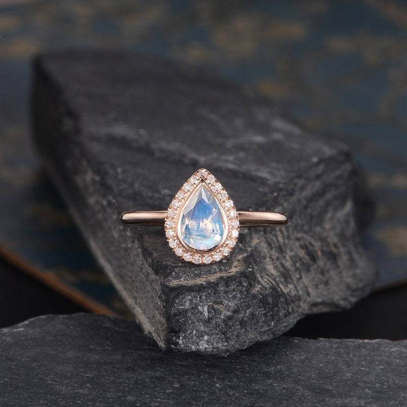 Mondstein Verlobungsring Rose Gold Birne Geformt Ring Braut Diamant Halo Frauen Antik Jahrestag Geschenk Lünette Set Ewigkeit Tränen von SzekiStudio