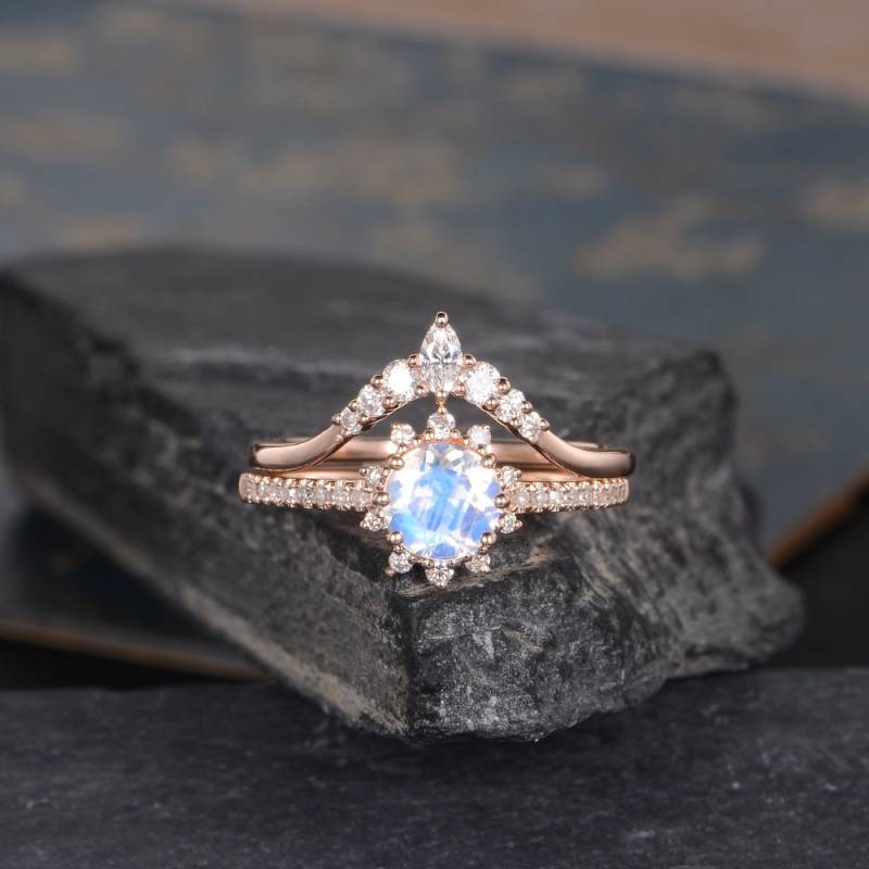 Mondstein Verlobungsring Rosegold Brautsets Diamant Gebogener Ehering Halbe Ewigkeit Frauen Jahrestag Halo Versprechen Chevron Marquise von SzekiStudio