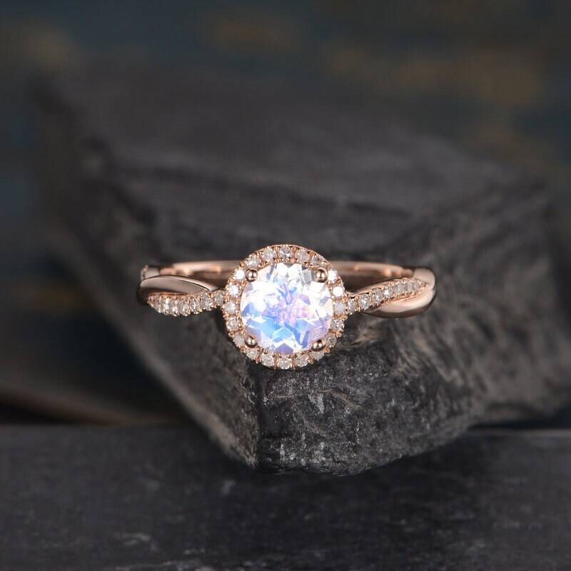 Mondstein Verlobungsring Rosegold Diamant Halo Unendlichkeit Hochzeit Brautring Versprechen Halbe Ewigkeit Frauen Jahrestag Juni Birthstone Twist von SzekiStudio