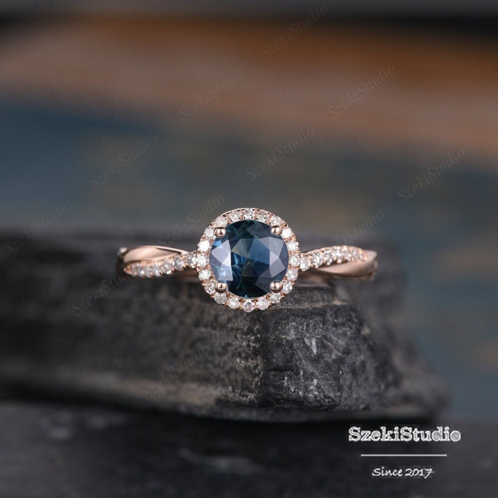 Natürlicher Montana Saphir Verlobungsring Rosegold Petrol Ring Diamant Halo Infinity Hochzeit Brautring 6mm Rund von SzekiStudio