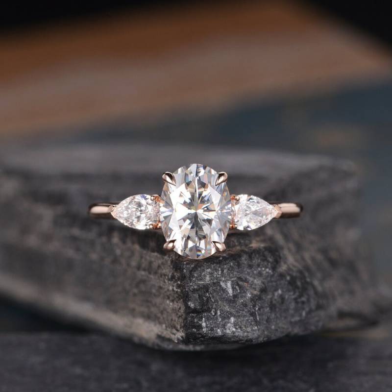 Oval Geschliffener Moissanit Verlobungsring Rose Gold Birnenförmiger Dreier Stein Braut Hochzeit Frauen Antik Ring Jahrestag Geschenk Für Sie Unikat von SzekiStudio