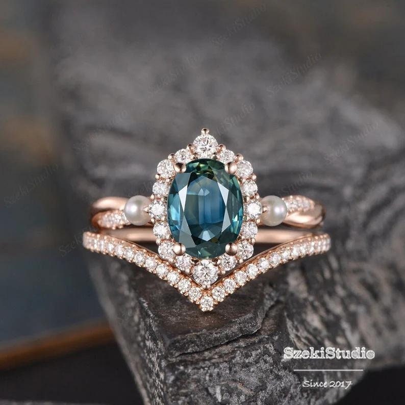 Perle Grün Saphir Verlobungsring Set Rose Gold Braut Teal Sapphire Frauen Oval Geformt Halo Diamant Infinity Hochzeit Ring Schmuck Perle Grün Saphir Verlobungsring Set Rose Gold Braut Teal Sapphire Frauen Oval Geformt Halo Diamant Infinity Hochzeit Ring Schmuck von SzekiStudio