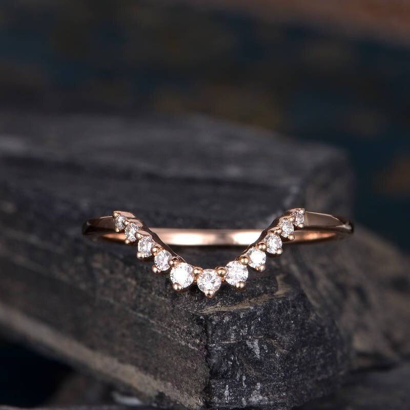 Rose Gold Ehering Frauen Gebogen Diamant Stack Ring Guard Antiken Schmuck Half Halo Brautjubiläum Einzigartige Zarte Personalisierte Geschenk von SzekiStudio