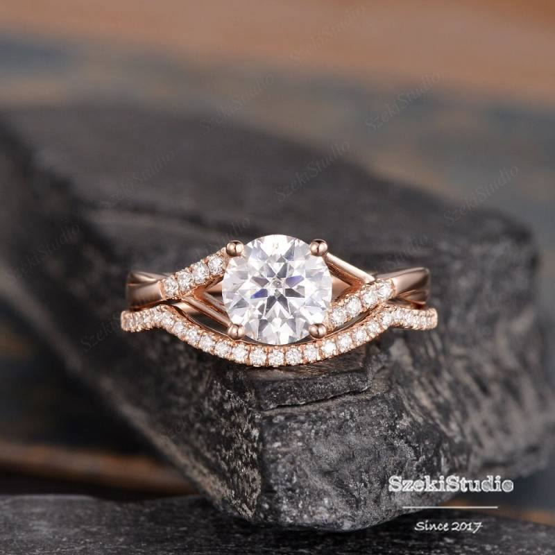 Rose Gold Moissanit Verlobungsring Braut Set Twist Infinity Diamant Halb Eternity Ring Frauen Versprechen Jahrestag 2stk von SzekiStudio