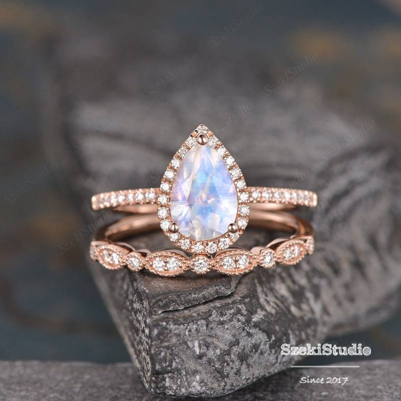 Rose Gold Mondstein Verlobungsring Birne Ring Braut Set Diamant Halo Frauen Antik Jahrestag Geschenk Tropfen Träne von SzekiStudio