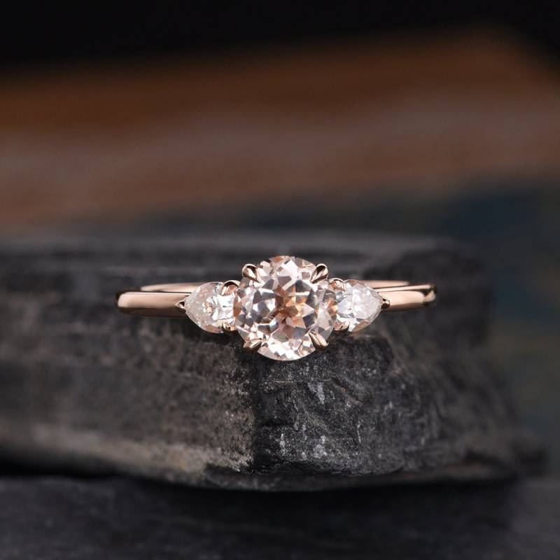 Rose Gold Morganit Verlobungsring Moissanit Drei Stein 3 Versprechen Frauen Hochzeitsring Birne Form Unikat Jahrestag Geschenk von SzekiStudio
