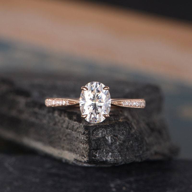 Rose Gold Verlobungsring Oval Schliff Moissanit Solitär Diamant Milgrain Braut Trauring Frauen Halb Eternity Jahrestag von SzekiStudio