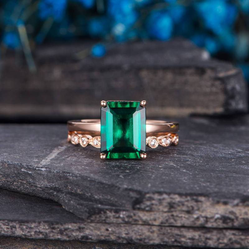 Rose Gold Verlobungsring Set Solitär Lab Smaragd Brautring Art Deco Eternity Band 2stk Geburtsstein Mai Jahrestag Geschenk von SzekiStudio