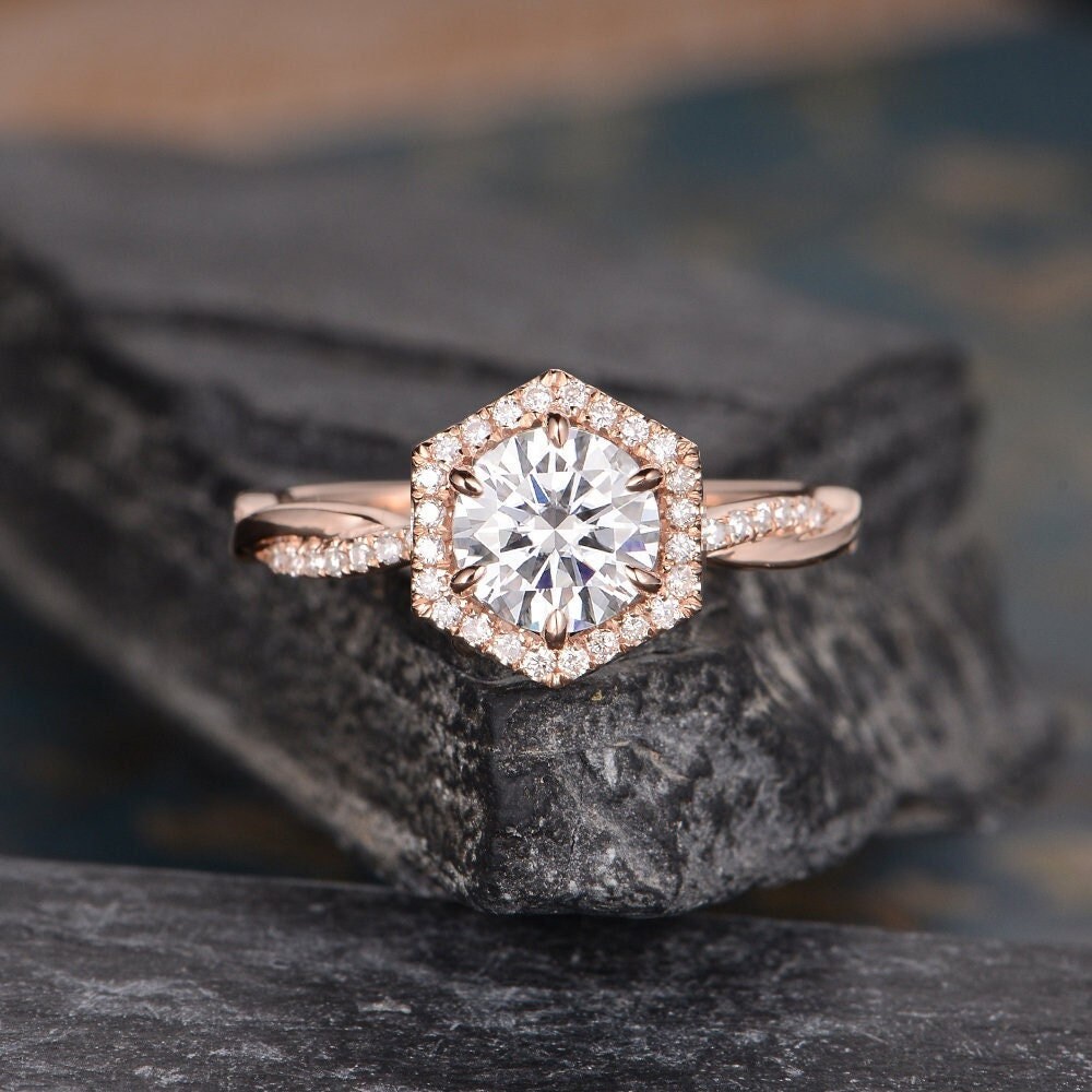 Rosegold Verlobungsring Hexagon Moissanit Infinity Goldring Rund Halo Diamant Halbe Ewigkeit Unikat Braut Trauring von SzekiStudio