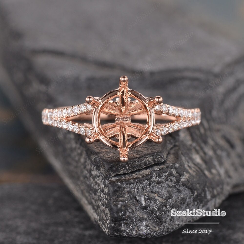 Ringfassung Mit Geteiltem Schaft, Individueller, Halbmontierter Roségold-Verlobungsring, Runde Fassung, Infinity-Moissanit-Solitärring von SzekiStudio