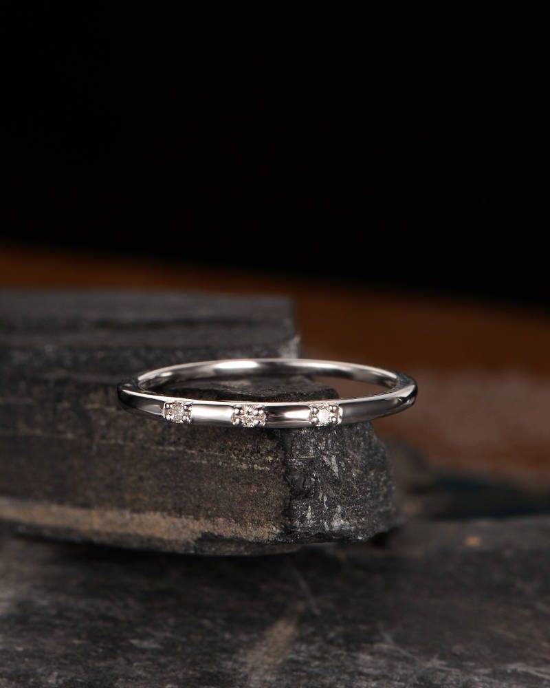 Weiß Gold Ehering Diamant Eternity Band Frauen Zierliche Dünne Minimalist Zarte Stapelring Versprechen Geburtstag Geschenk Jahrestag Braut von SzekiStudio