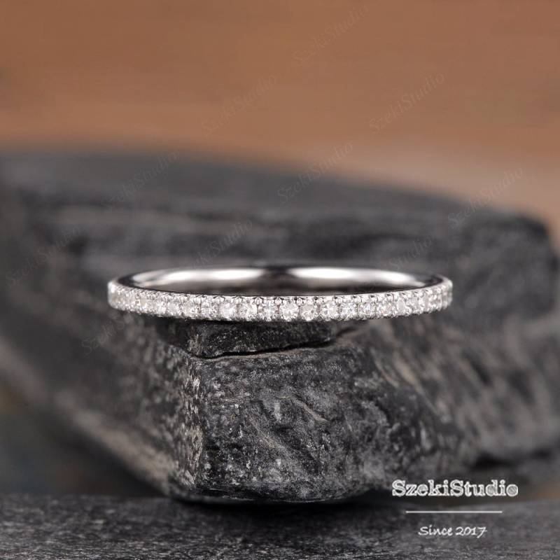 Weiß Gold Ehering Frauen Diamant Eternity Band Minimalist Zarte Stapeln Ring Dünne Zierliche Braut Passenden Jahrestag Versprechen von SzekiStudio