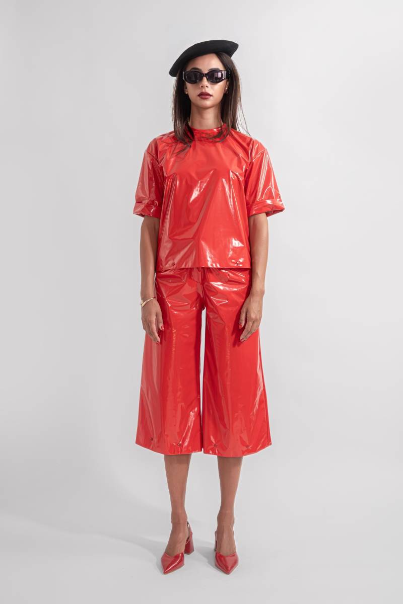 Rotes T-Shirt | Vegan Leather Glossy Top T Shirt Bold Mode Women Bekleidung High-Shine Wet-Look Statement Alle Größen Plus Größe von TACRAI
