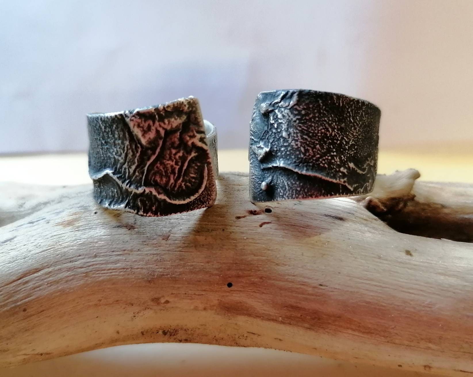 Gitter-Silberring. Oxidiertes Oder Mattes Silber. Rustikaler Ring. Strukturierter Verstellbarer Unisex-Ring. Handgefertigt. Geschenk Gitter-Silberring. Oxidiertes Oder Mattes Silber. Rustikaler Ring. Strukturierter Verstellbarer Unisex-Ring. Handgefertigt. Geschenk von TACTEJEWELS