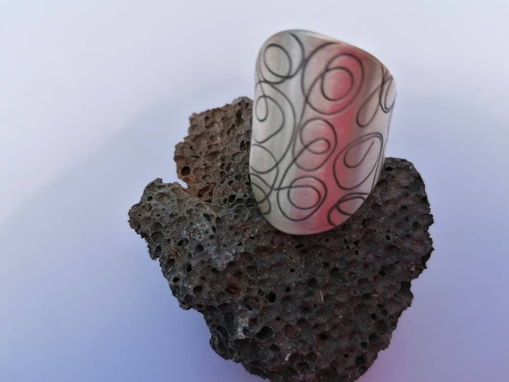 sterlingsilberring, Graviert Und Oxidiert. Lässiges Originelles Design. 100 % Handgefertigt. Verstellbarer, Auffälliger Ring. Geschenk Für Sie sterlingsilberring, Graviert Und Oxidiert. Lässiges Originelles Design. 100 % Handgefertigt. Verstellbarer, Auffälliger Ring. Geschenk Für Sie von TACTEJEWELS