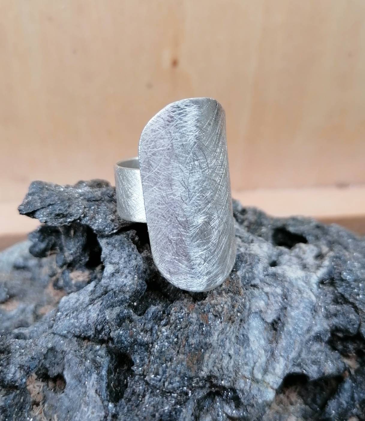 sterlingsilberring, Mattes Finish. Lässiges Und Originelles Design. Verstellbar. 100 % Handgefertigt. Geschenk Für Sie, Auffälliger Ring sterlingsilberring, Mattes Finish. Lässiges Und Originelles Design. Verstellbar. 100 % Handgefertigt. Geschenk Für Sie, Auffälliger Ring von TACTEJEWELS