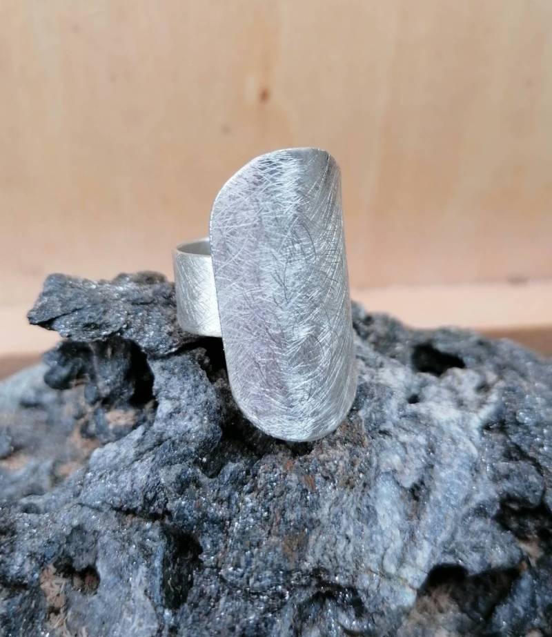 sterlingsilberring, Mattes Finish. Lässiges Und Originelles Design. Verstellbar. 100 % Handgefertigt. Geschenk Für Sie, Auffälliger Ring sterlingsilberring, Mattes Finish. Lässiges Und Originelles Design. Verstellbar. 100 % Handgefertigt. Geschenk Für Sie, Auffälliger Ring von TACTEJEWELS