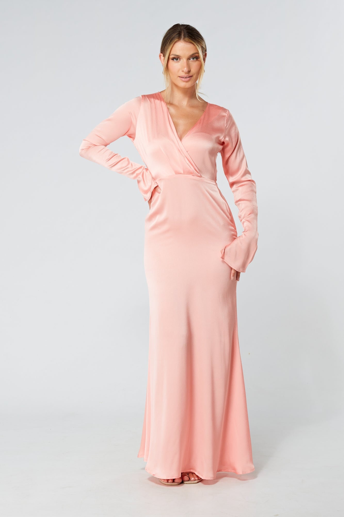 Alessandra Blush Satin-Feel-Crêpe-Maxikleid von TAHLIRA