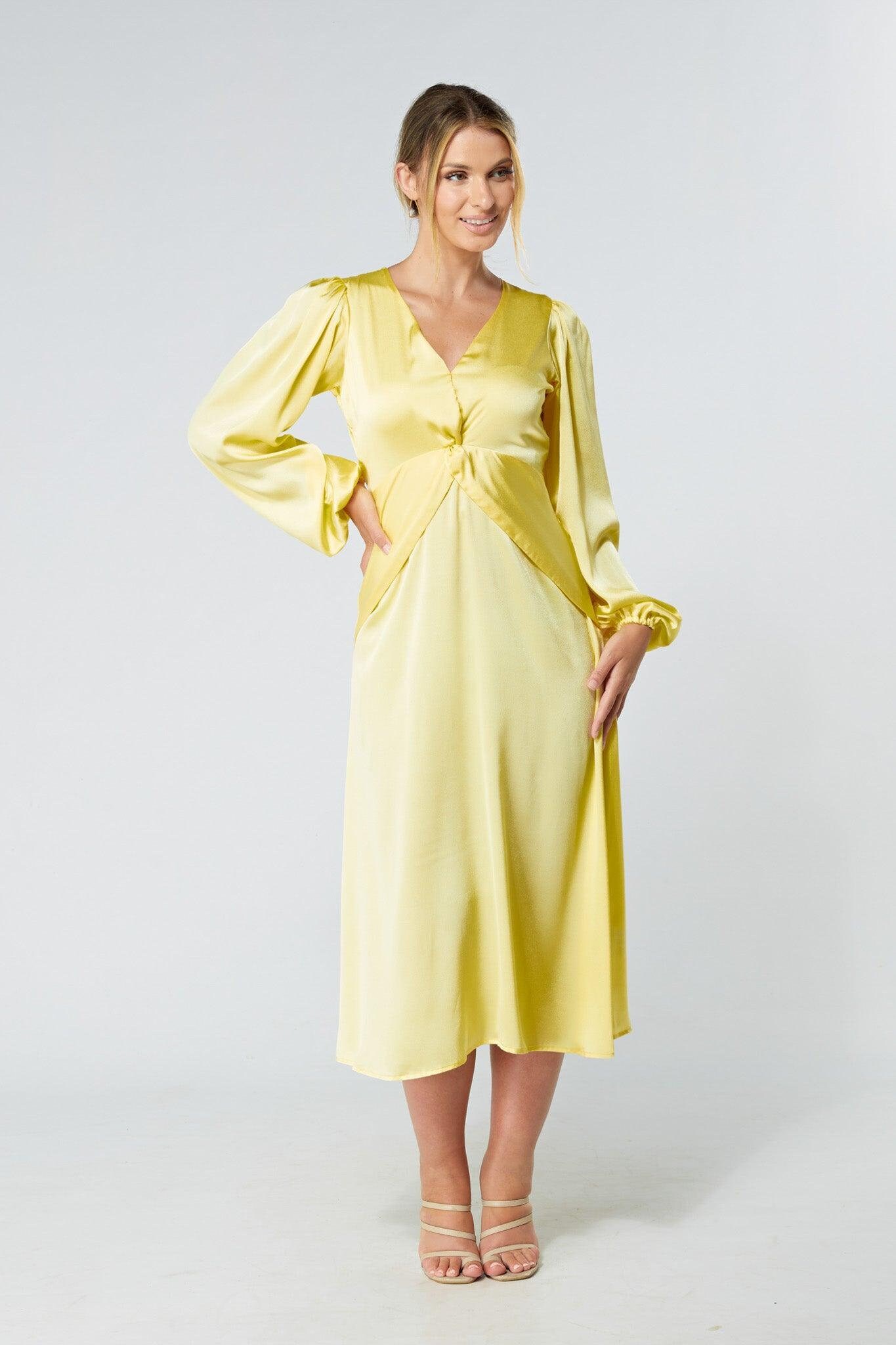 Calissa Gelb Satin-Feeling Gefalteten Körper Midaxi Kleid Calissa Gelb Satin-Feeling Gefalteten Körper Midaxi Kleid von TAHLIRA