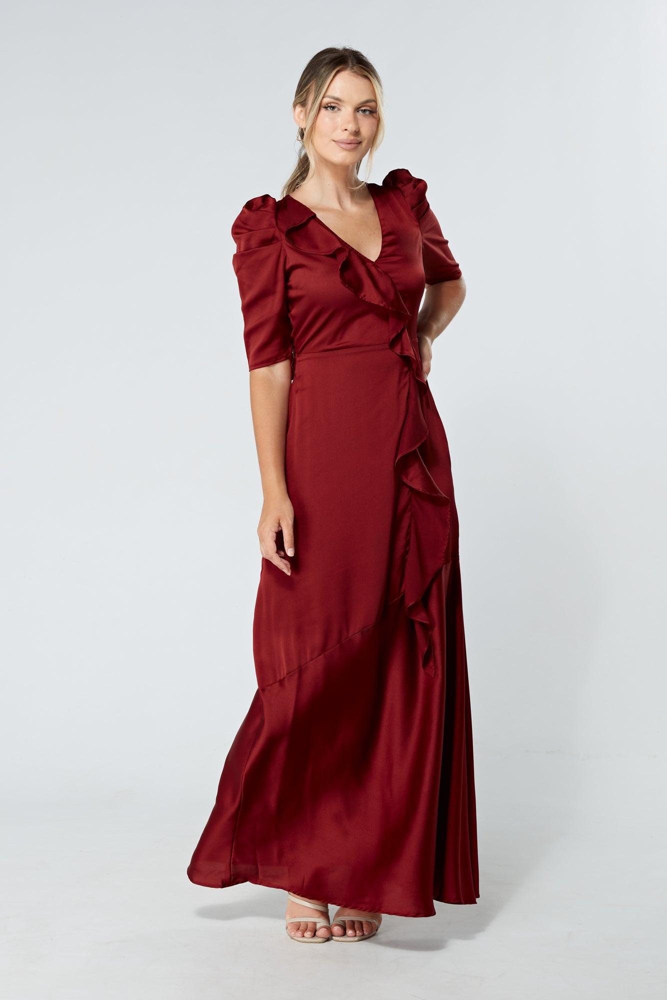 Gänseblümchen Kupferrotes Maxikleid Aus Satinkrepp Mit Gerafften Ärmeln Gänseblümchen Kupferrotes Maxikleid Aus Satinkrepp Mit Gerafften Ärmeln von TAHLIRA