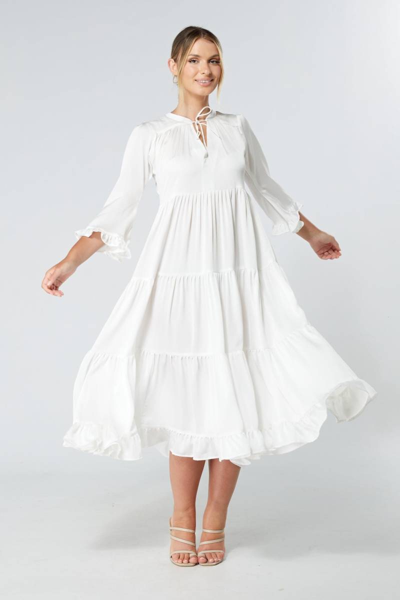 Gia Weißes Gestuftes Maxikleid Aus Weichem Crepe-Satin Mit Rüschenärmeln von TAHLIRA
