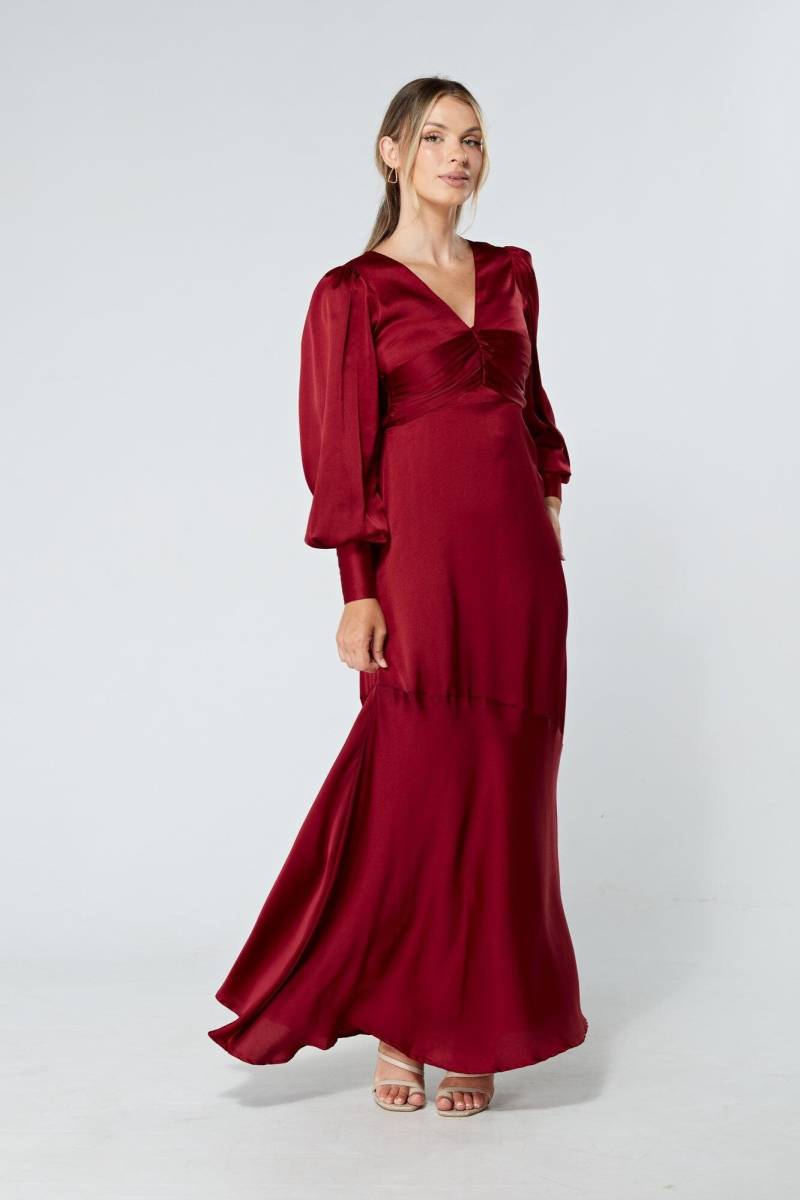 Naomi Dunkelrotes Leichtes Satin-Crepe Maxi Kleid Mit Langen Ärmeln von TAHLIRA