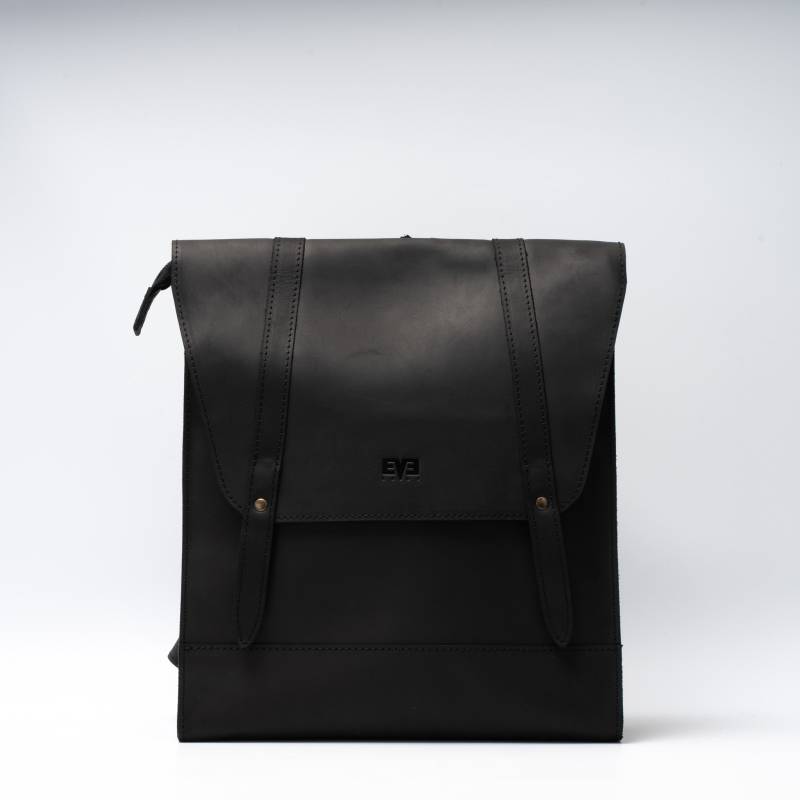 Handgefertigter Lederrucksack Mit Magnet - Und Reißverschluss von TAKSUBA