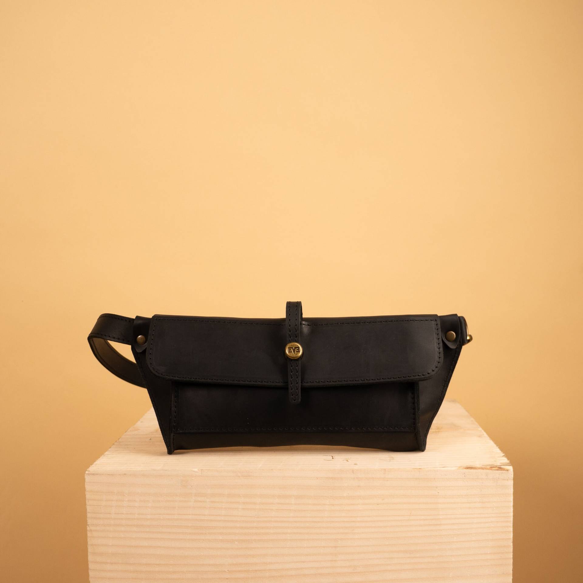 Kleine Umhängetasche Aus Echtem Leder Cognac Braun von TAKSUBA