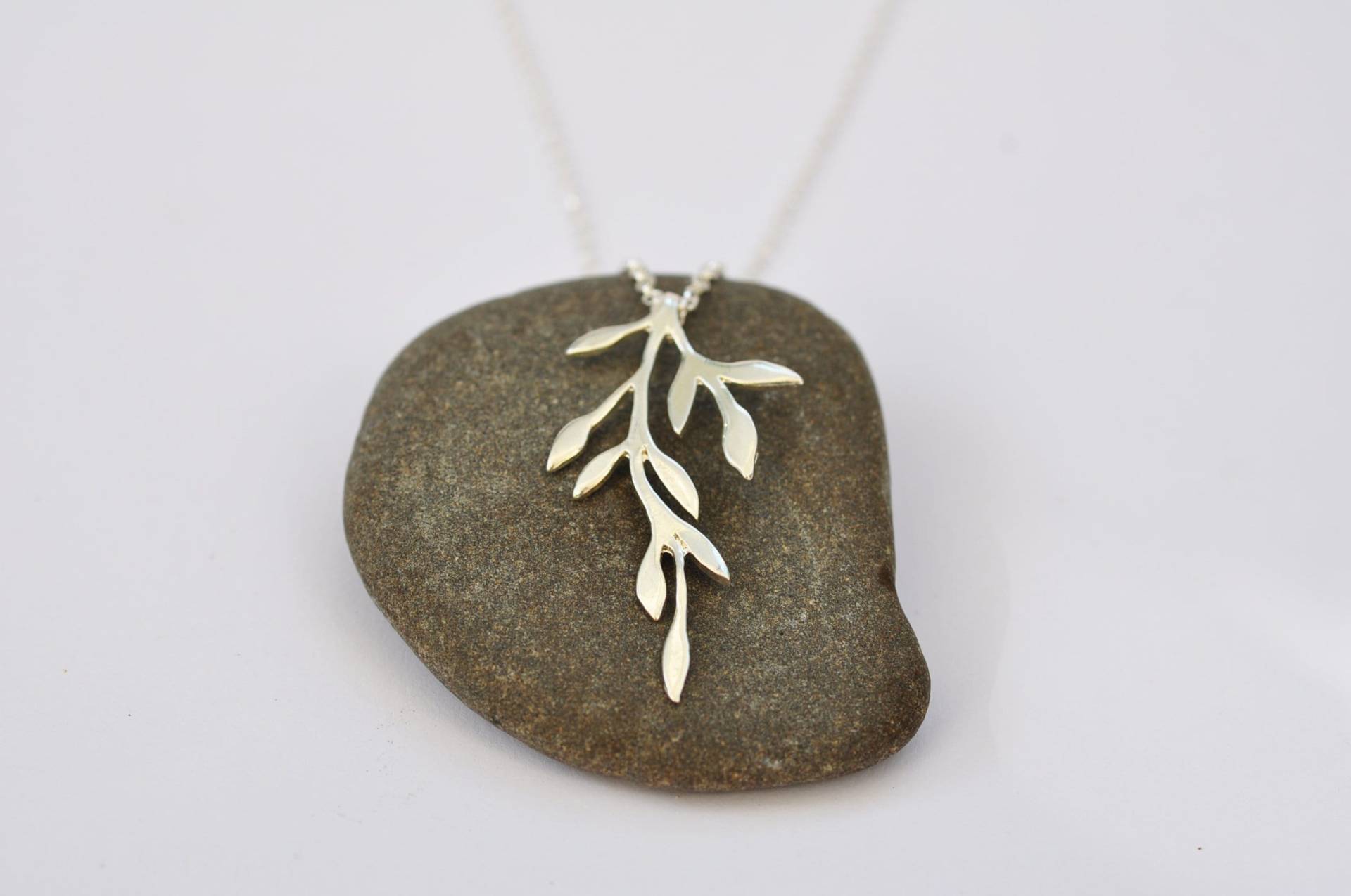 sterling Silber Olivenblatt Halskette Natur Inspirierter Schmuck sterling Silber Olivenblatt Halskette Natur Inspirierter Schmuck von TALIALUJEWELRY