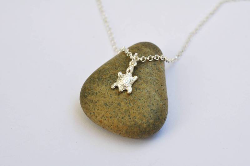 Sterling Silber Schildkröte Halskette Zierlicher Strandschmuck Sterling Silber Schildkröte Halskette Zierlicher Strandschmuck von TALIALUJEWELRY