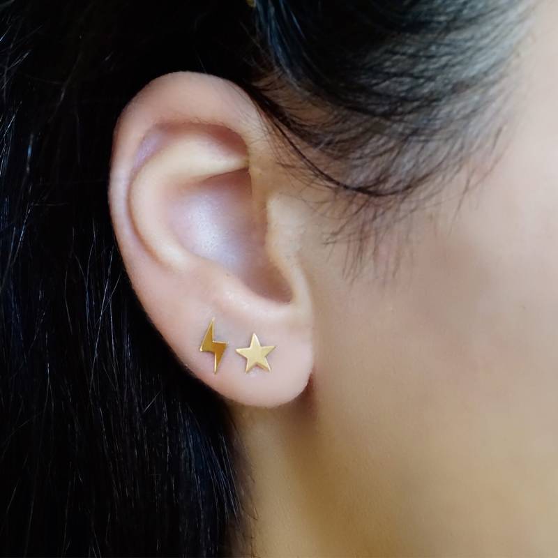Mitternacht Blitz Stern Mond Aufhellung Bolt Gelbgold Ohrstecker von TALIANAOMIJEWELLERY
