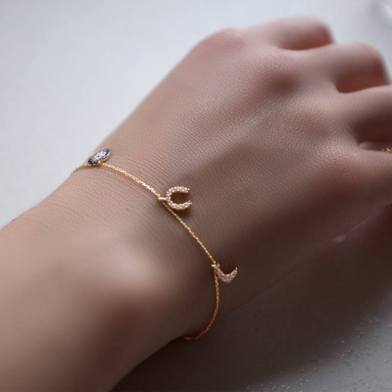 See No Evil Eye Glücksbringer Armband 14Kt Gelbgold, Stern, Diamant, Pferdeschuh, Mond von TALIANAOMIJEWELLERY