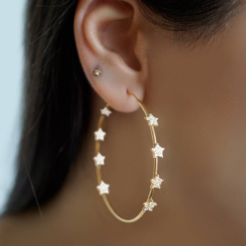 Twinkle Star Hoop Ohrringe Groß, 14Kt Gelbgold von TALIANAOMIJEWELLERY
