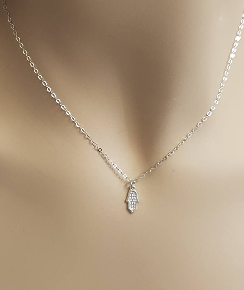 Kleine Hamsa Halskette, Sterling Silber Charm Anhänger, Kleine Khamsa Schmuck, , Bat Mitzwah Geschenk, Delikaten Bösen Auge Jüdisch von TALYAJEWELRYDESIGN