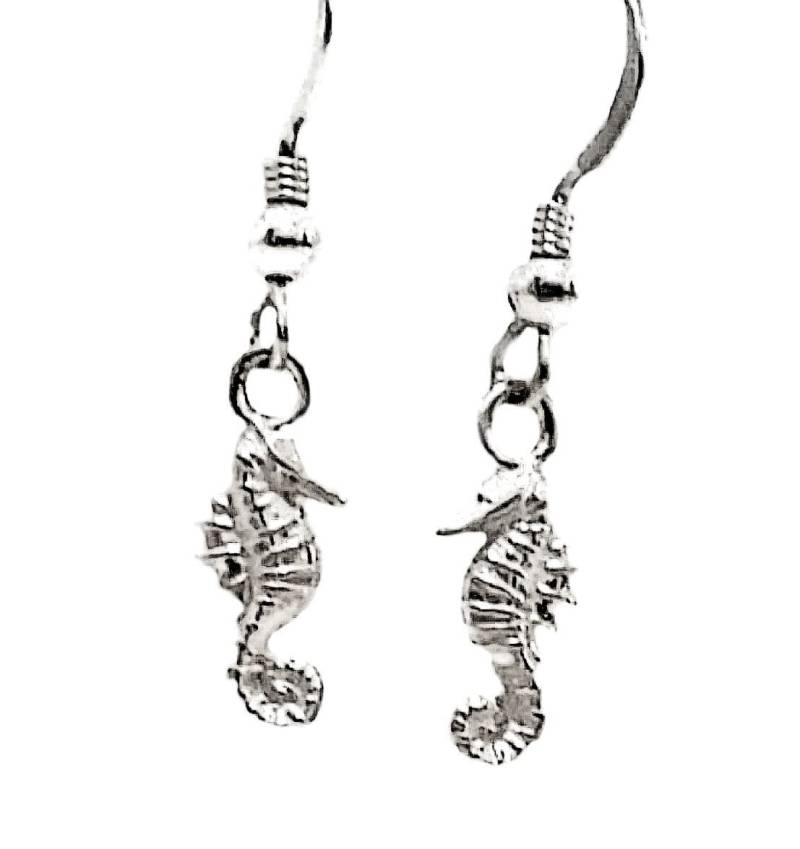 Seepferdchen Charm Ohrringe, Silber Kleiner Anhänger, Zierlicher Ozean Schmuck, Geschenk Für Sie von TALYAJEWELRYDESIGN