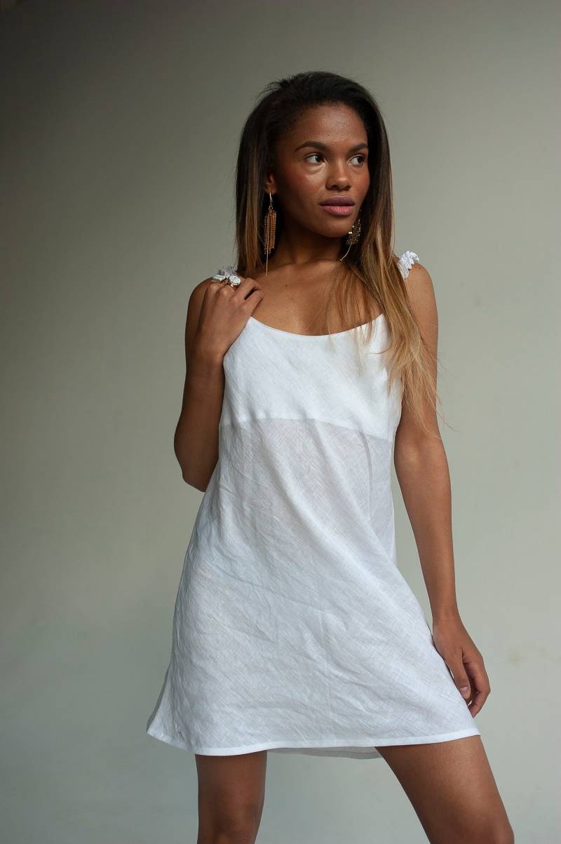 Ärmelloses Leinenkleid, Leinenkleid Mit Trägern, Weißes Für Frauen, Leinen Kurzes Kleid, Grundlegendes Mini-Sommerkleid, Leinenstrandkleid von TATAuaStore