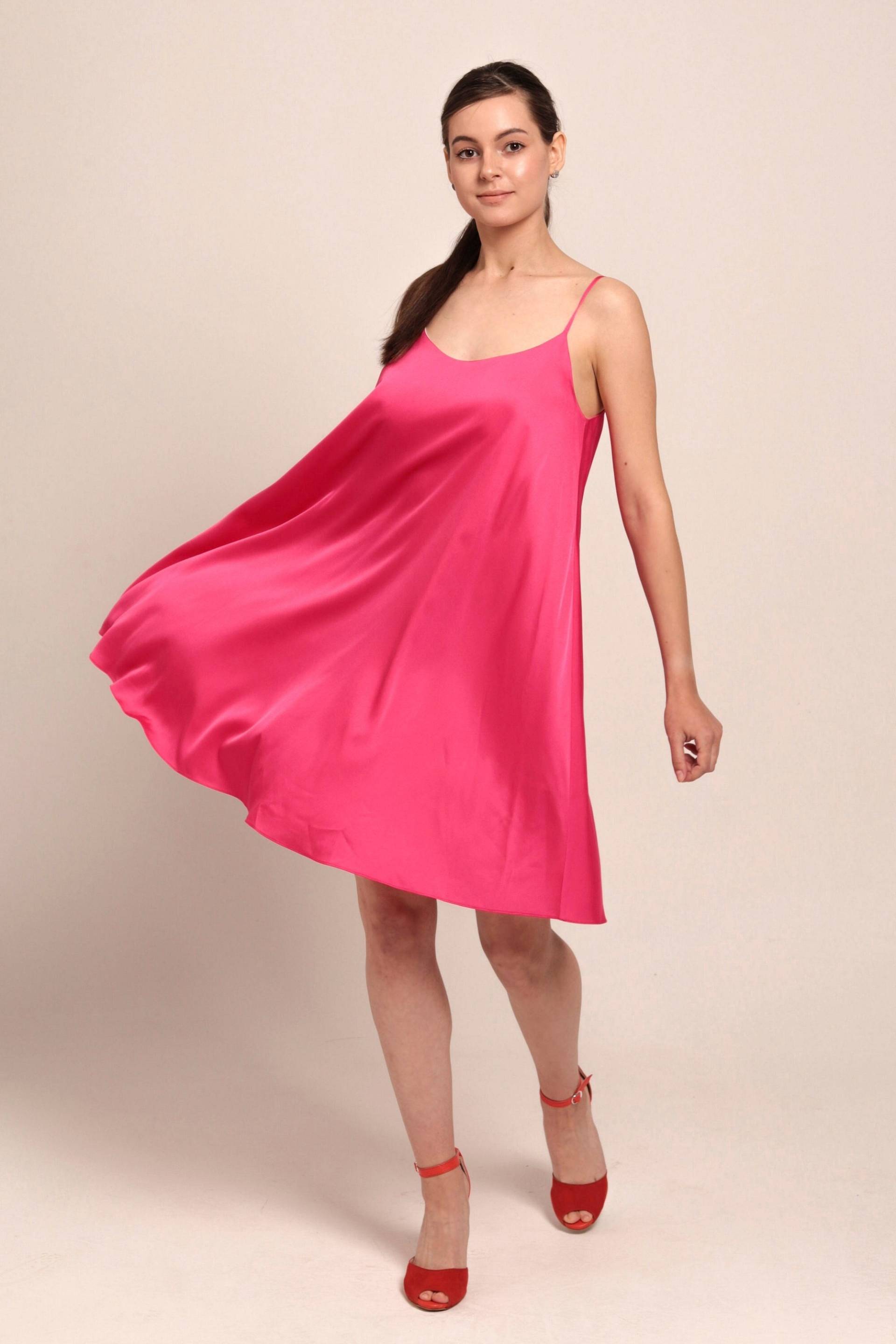 Fuchsia Rosa Slip Kleid, Lockere Sommerkleider Für Frauen, Urlaub Meer Midi Sommerkleid, Hochzeitsgast Kleid Den Sommer, Camisole Cami Taverovska von TAVROVSKA