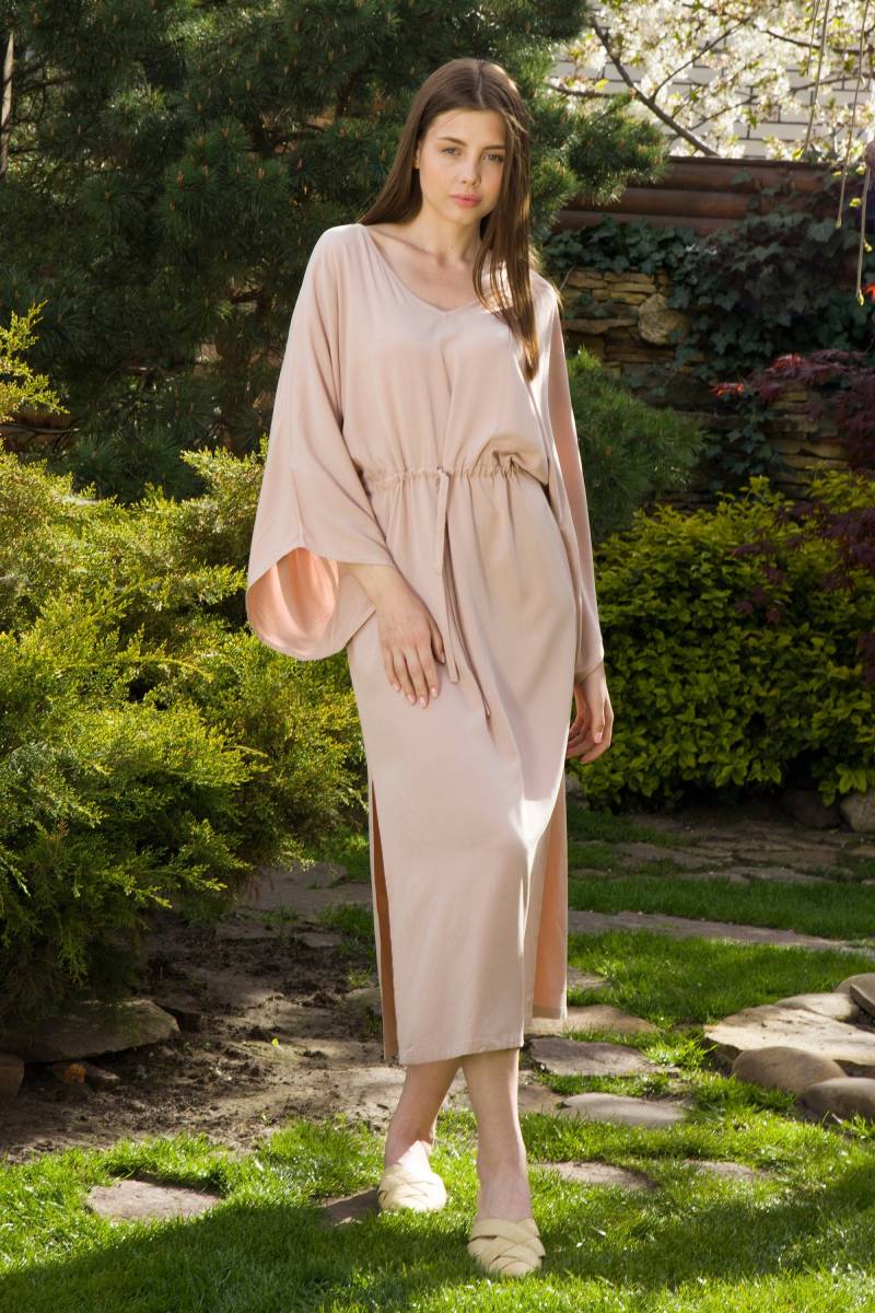Kimono Ärmelkleid Maxi, Cruise Kleidung Für Frauen, Resort Maxi Kleid in Voller Länge, Langes Sommerkleid, Beiges Langarm Sommerkleid Taverovska von TAVROVSKA
