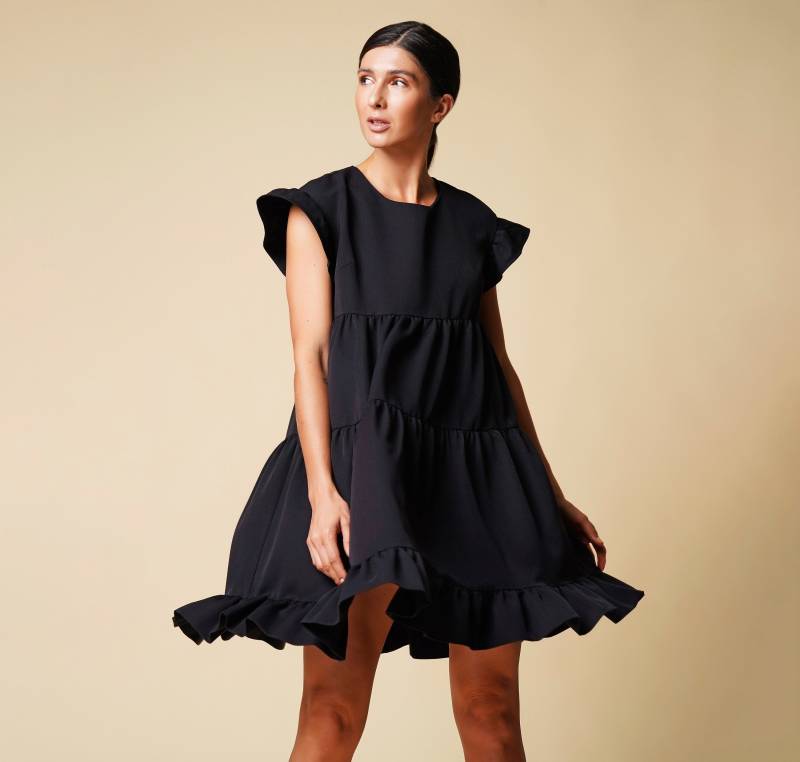 Letzte Grösse 02 Us | 36 Eu Schwarzes Rüschenkleid, Süßes Cocktailkleid, Einfache Und Moderne Cocktailkleider, Mini-Casualkleid Taverovska von TAVROVSKA