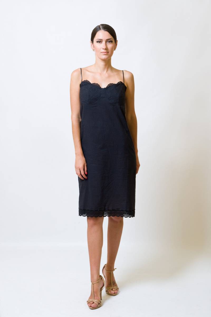 Letzte Grösse 02 Us | 36 Eu Schwarzes Sommerkleid Mit Bogenkante, Frauen, Baumwoll-Spaghetti-Trägerkleid, Urlaubskleid, Slip-Kleid, Midikleid von TAVROVSKA