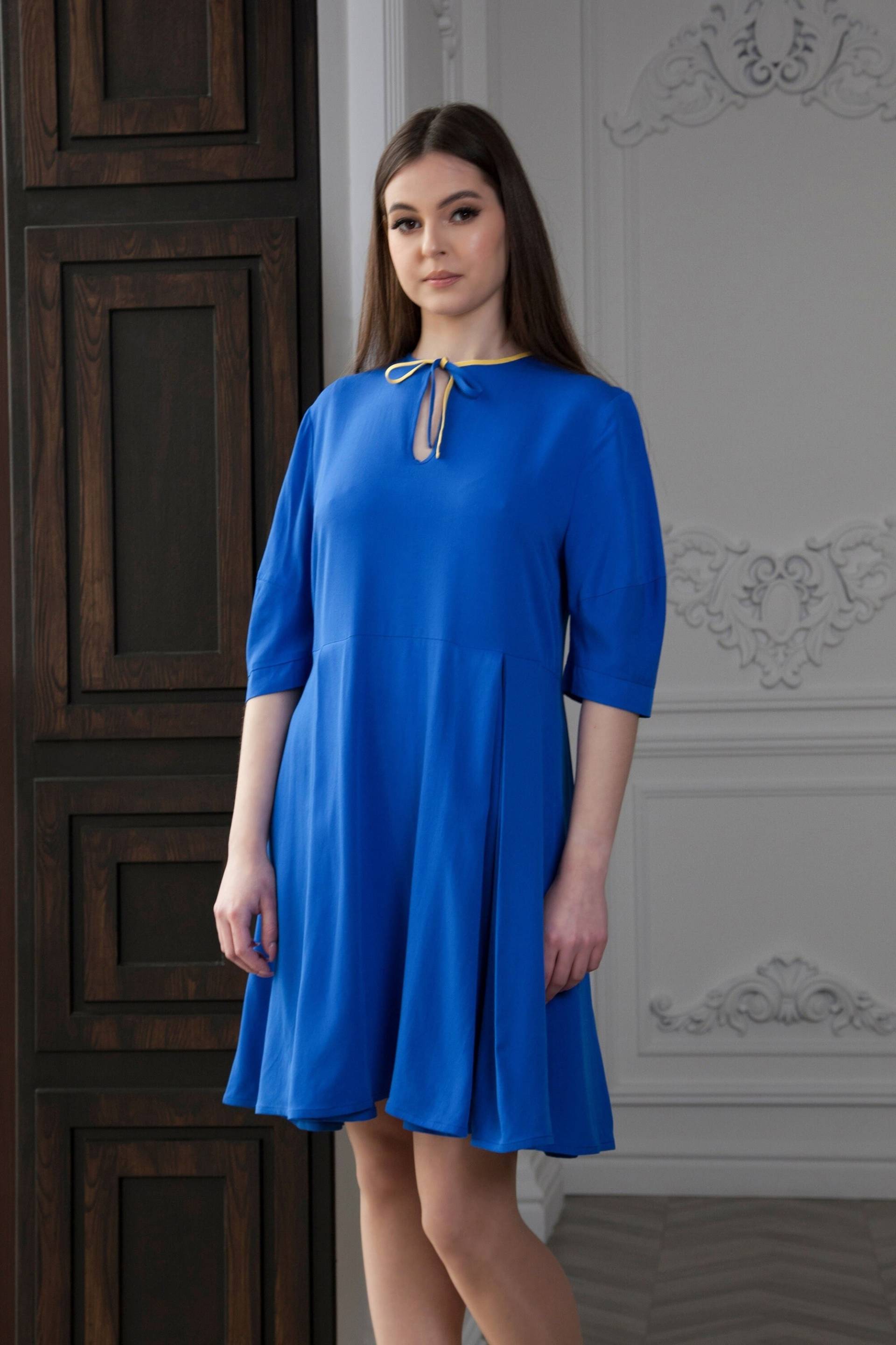 Lockeres Sommerkleid Frauen, Blaues Und Gelbes Kleid, Lässige Tageskleider Für Fließendes Kleid Mit Krawatte, Damenkleidung Taverovska von TAVROVSKA