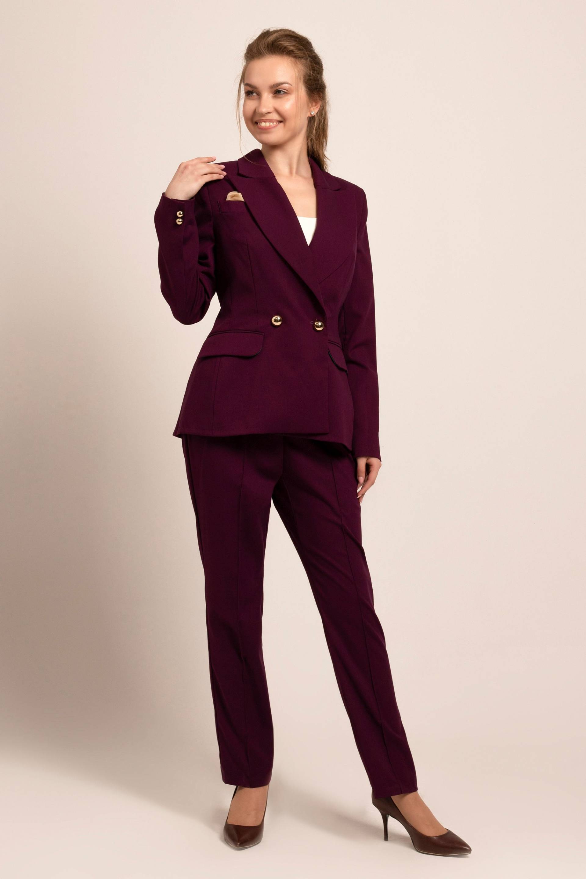 Zweireihiger Anzug Mit Reverskragenjacke Und Hoch Geschnittener Gerader Hose, Blazer Hose Taverovska Zweireihiger Anzug Mit Reverskragenjacke Und Hoch Geschnittener Gerader Hose, Blazer Hose Taverovska von TAVROVSKA